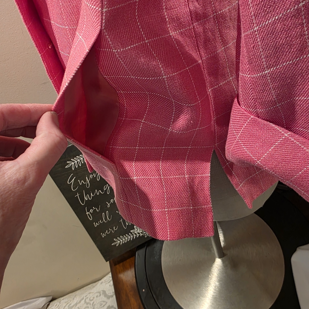 *Vintage* Jones New York Signature Blazer. 100% Linen. 'Tulip Pink'. Size 4. - Picture 5 of 7